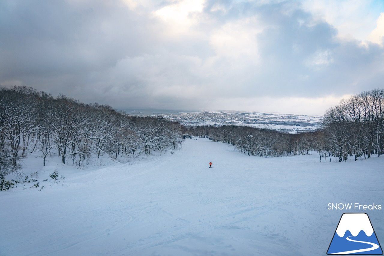 IWANAI RESORT ＆ ニセコの里山｜混雑知らず？！素晴らしい雪質と景色が待つ、ニセコエリアの穴場的スキー場！